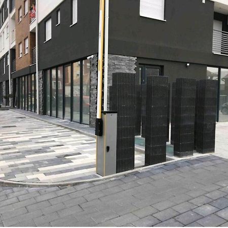 Twins Apartments Cacak Luaran gambar