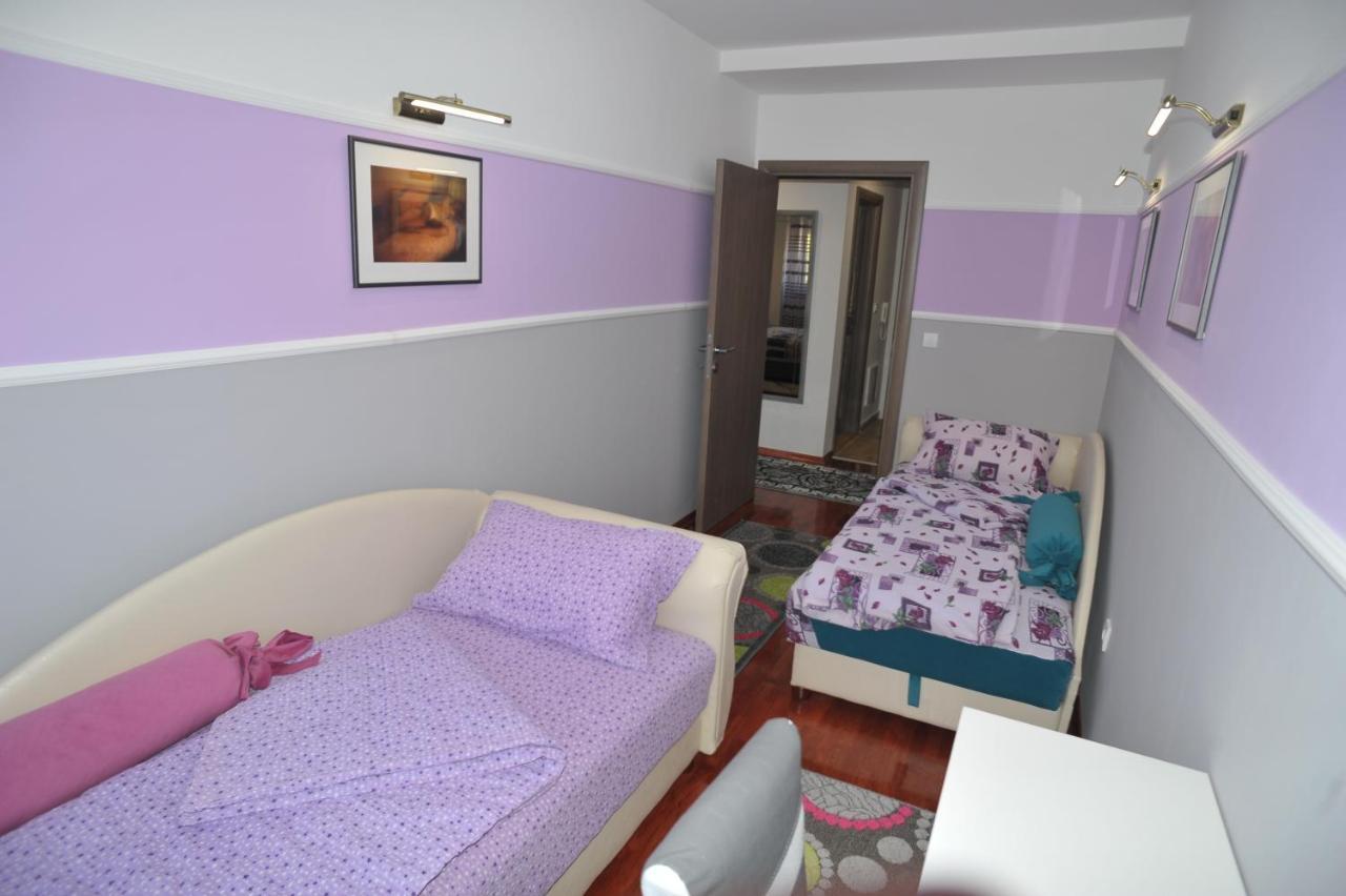 Twins Apartments Cacak Luaran gambar
