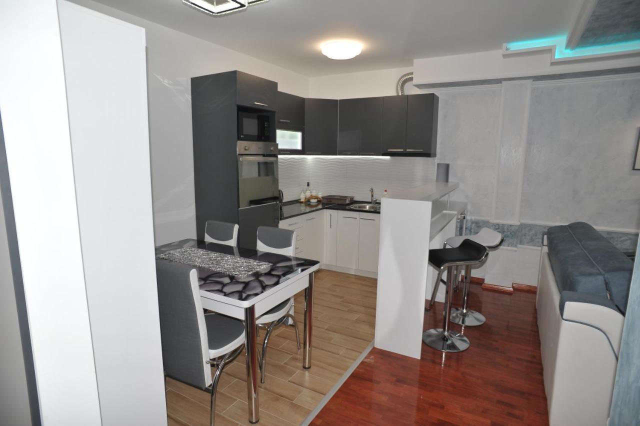 Twins Apartments Cacak Luaran gambar