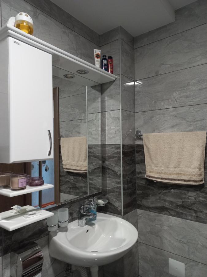 Twins Apartments Cacak Luaran gambar